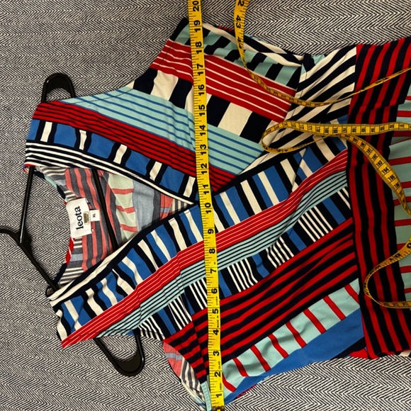 LEOTA - Geometric Dress - Picture 4 of 6